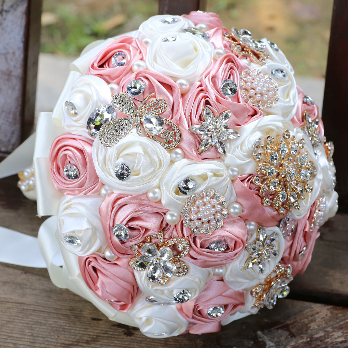 22cm New Style Luxury Bridal Bouquet Bride Bridesmaid Quinceanera Satin Rose Flower Bouquet Wedding Champagne and Ivory W2037