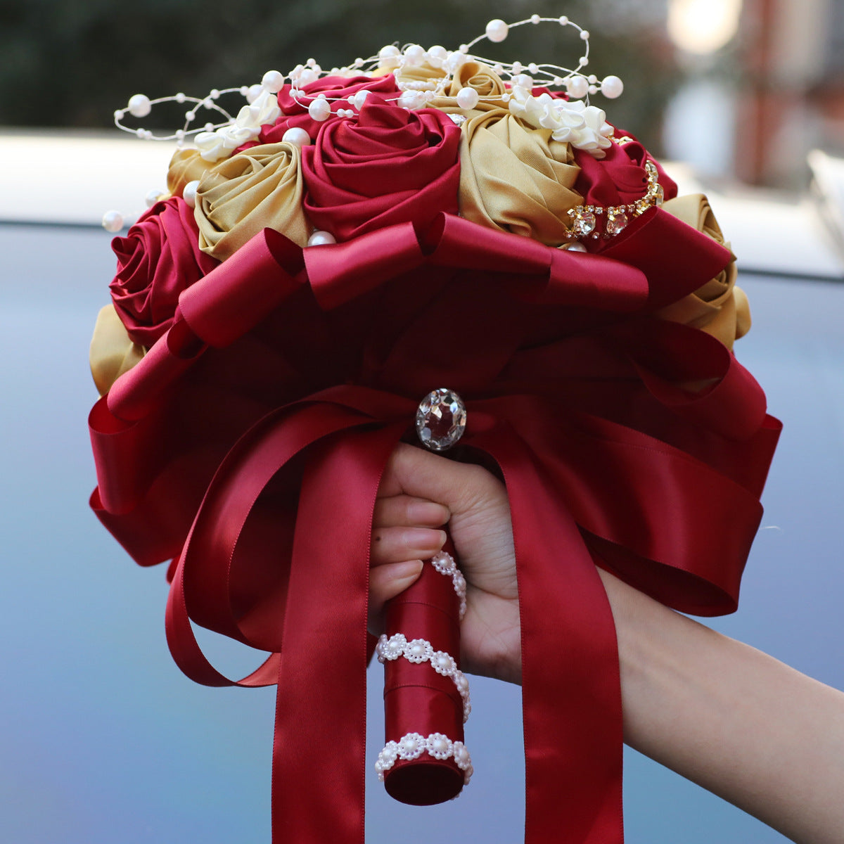 22cm Bridal Wedding Bouquet with Brooch Pearl String Cascade Bouquet for Bride Bridesmaid Quinceanera Satin Rose Holding Flower W2020